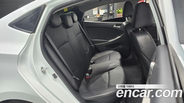 Hyundai Accent 2017 — photo 18