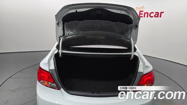 Hyundai Accent 2017 — photo 30