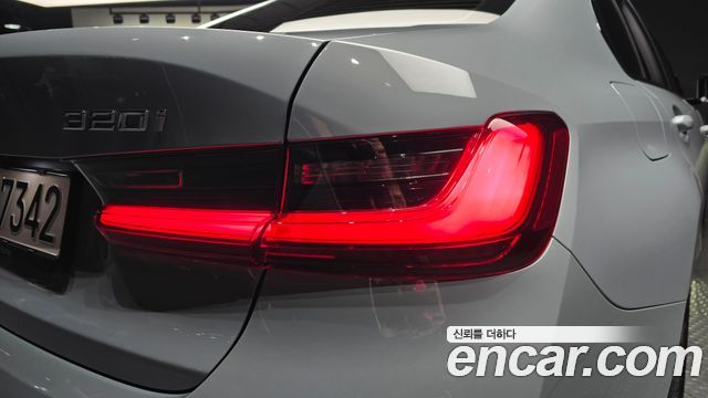 BMW 3-Series 2023 — photo 9