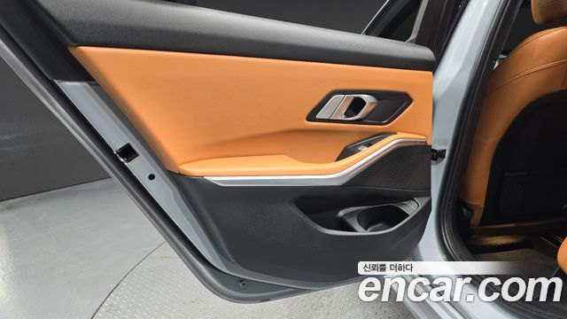 BMW 3-Series 2023 — photo 15