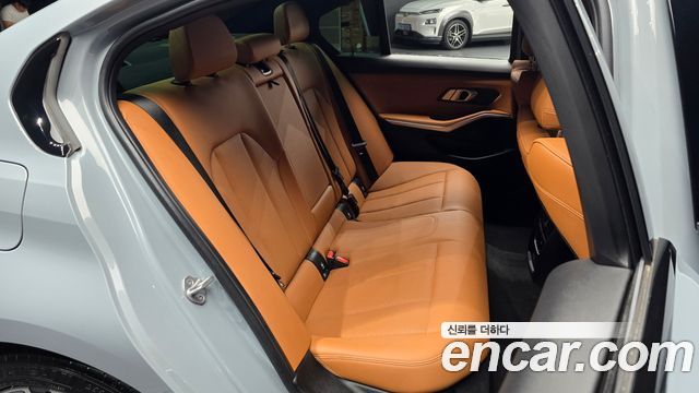 BMW 3-Series 2023 — photo 16