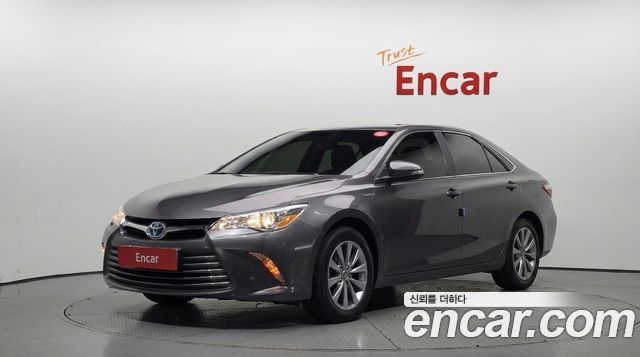 Toyota Camry 2017 — photo 1