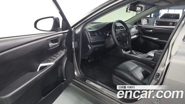Toyota Camry 2017 — photo 10