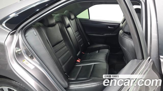 Toyota Camry 2017 — photo 11