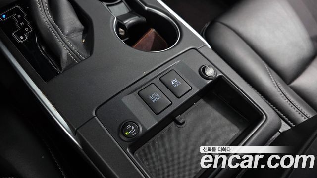 Toyota Camry 2017 — photo 16