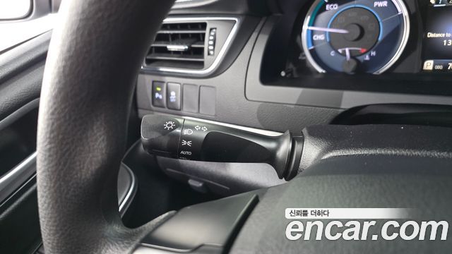 Toyota Camry 2017 — photo 18