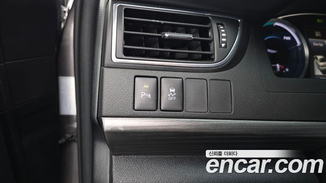 Toyota Camry 2017 — photo 19