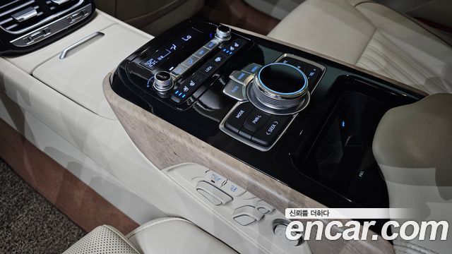 Genesis G90 2019 — photo 16