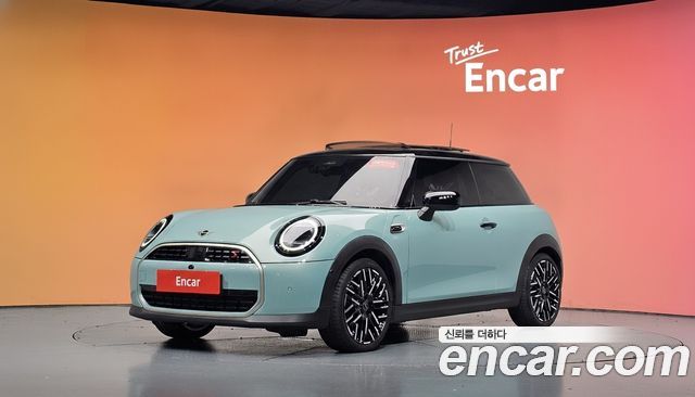 Mini Cooper 2025 — photo 1
