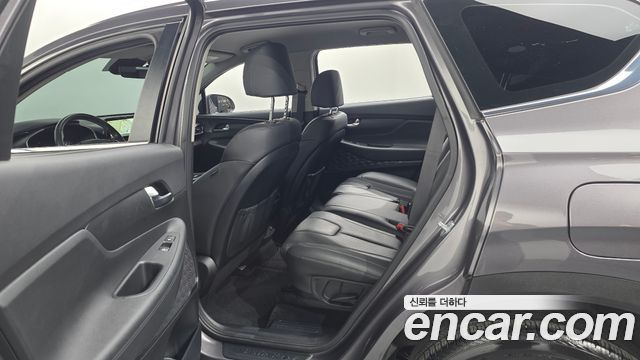 Hyundai Santafe 2022 — photo 17