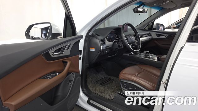Audi Q7 2019 — photo 13