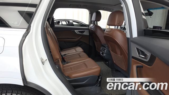 Audi Q7 2019 — photo 18
