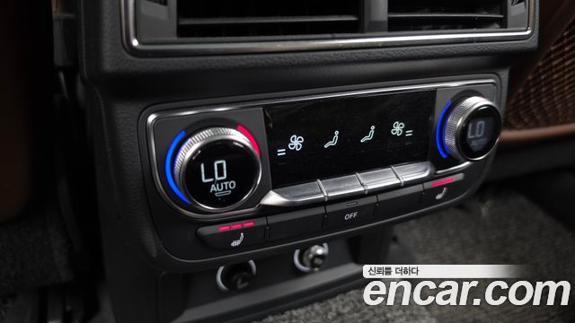 Audi Q7 2019 — photo 25