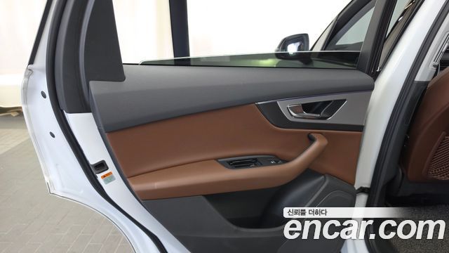 Audi Q7 2019 — photo 15