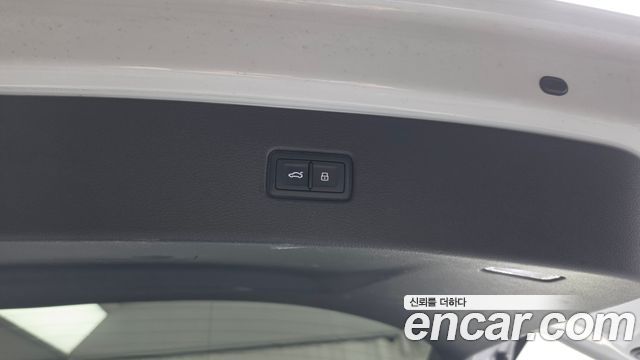 Audi Q7 2019 — photo 29