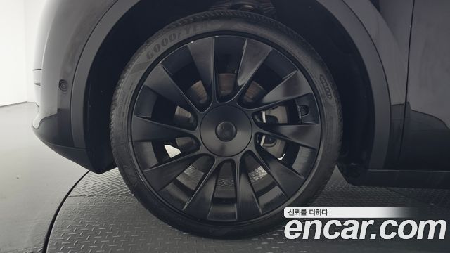Tesla Model Y 2025 — photo 5