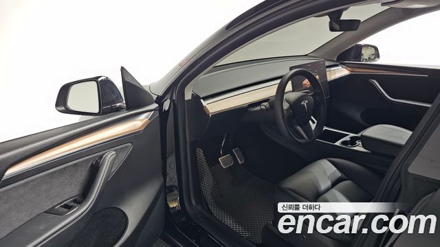 Tesla Model Y 2025 — photo 10