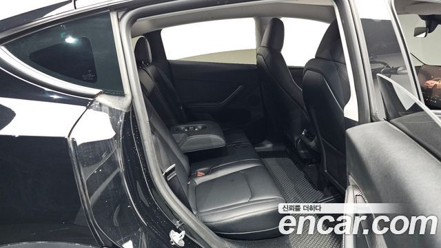 Tesla Model Y 2025 — photo 11
