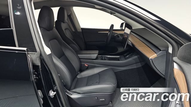 Tesla Model Y 2025 — photo 12