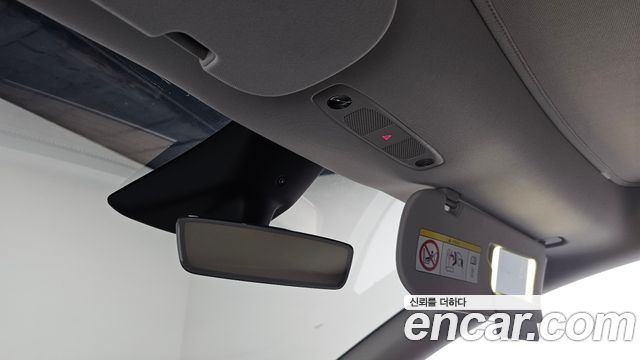 Tesla Model Y 2025 — photo 17