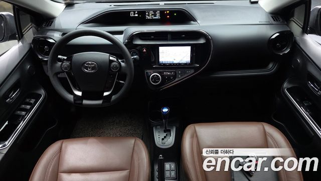 Toyota Prius 2018 — photo 10