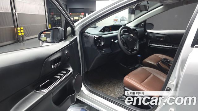 Toyota Prius 2018 — photo 13