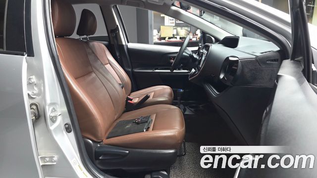 Toyota Prius 2018 — photo 17