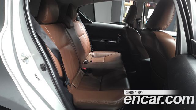 Toyota Prius 2018 — photo 18