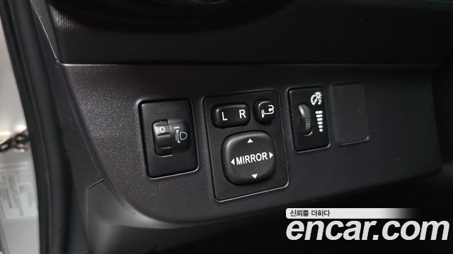 Toyota Prius 2018 — photo 24