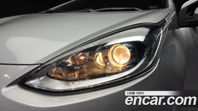 Toyota Prius 2018 — photo 8