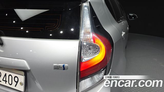 Toyota Prius 2018 — photo 9