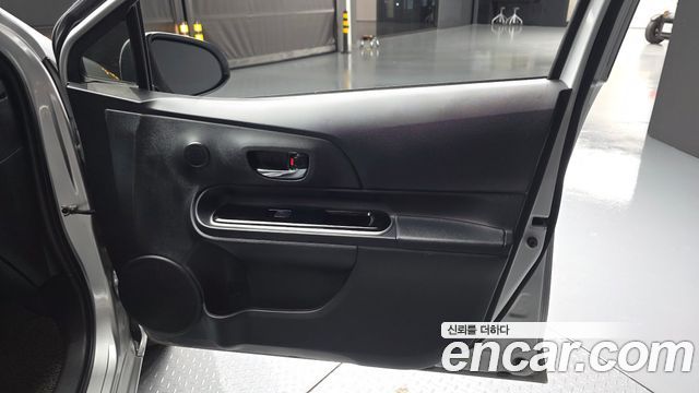 Toyota Prius 2018 — photo 14