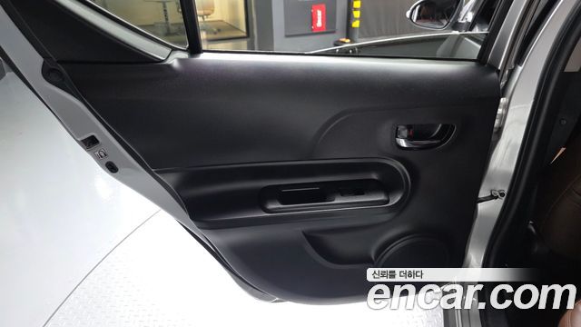 Toyota Prius 2018 — photo 15