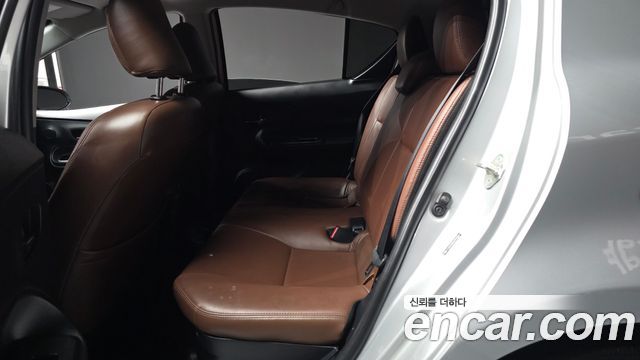 Toyota Prius 2018 — photo 16