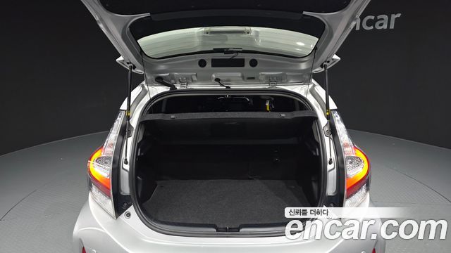 Toyota Prius 2018 — photo 30