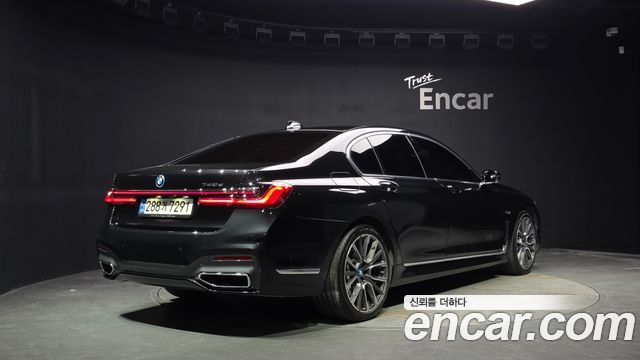 BMW 7-Series 2022 — photo 2