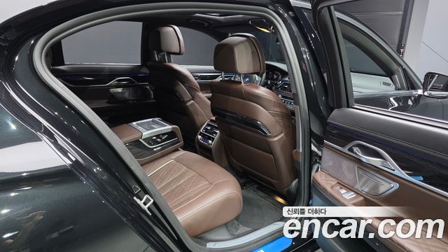 BMW 7-Series 2022 — photo 18