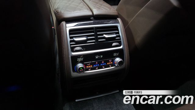 BMW 7-Series 2022 — photo 25