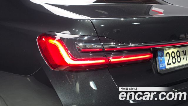 BMW 7-Series 2022 — photo 9