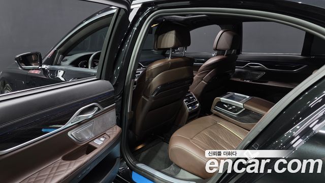 BMW 7-Series 2022 — photo 16
