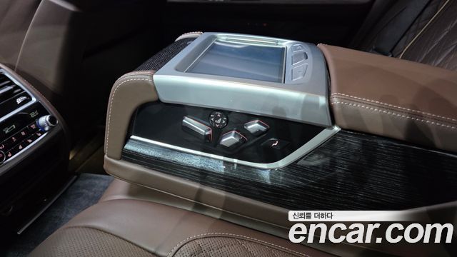 BMW 7-Series 2022 — photo 35