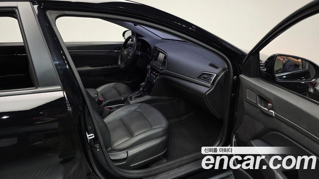 Hyundai AVANTE 2016 — photo 11