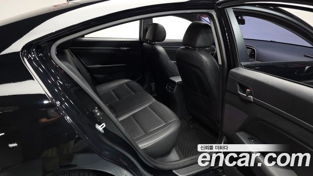 Hyundai AVANTE 2016 — photo 12