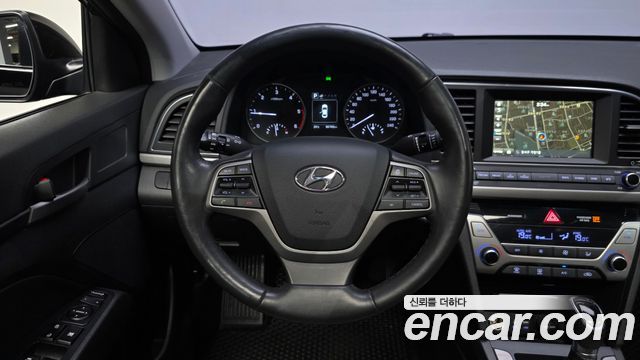Hyundai AVANTE 2016 — photo 13