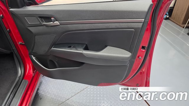 Hyundai AVANTE 2016 — photo 14