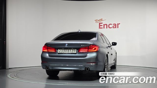 BMW 5-Series 2018 — photo 4
