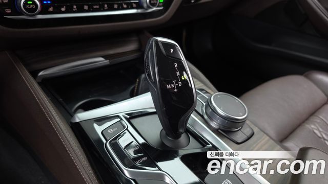 BMW 5-Series 2018 — photo 9