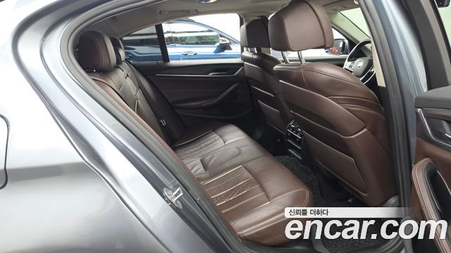 BMW 5-Series 2018 — photo 12