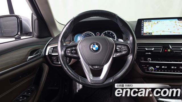 BMW 5-Series 2018 — photo 13