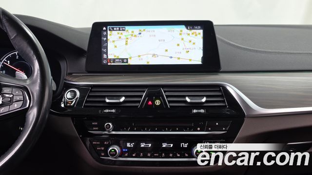 BMW 5-Series 2018 — photo 14